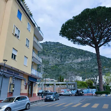 Allegra - De Vivo Realty Di Sorrento Apartmán *
